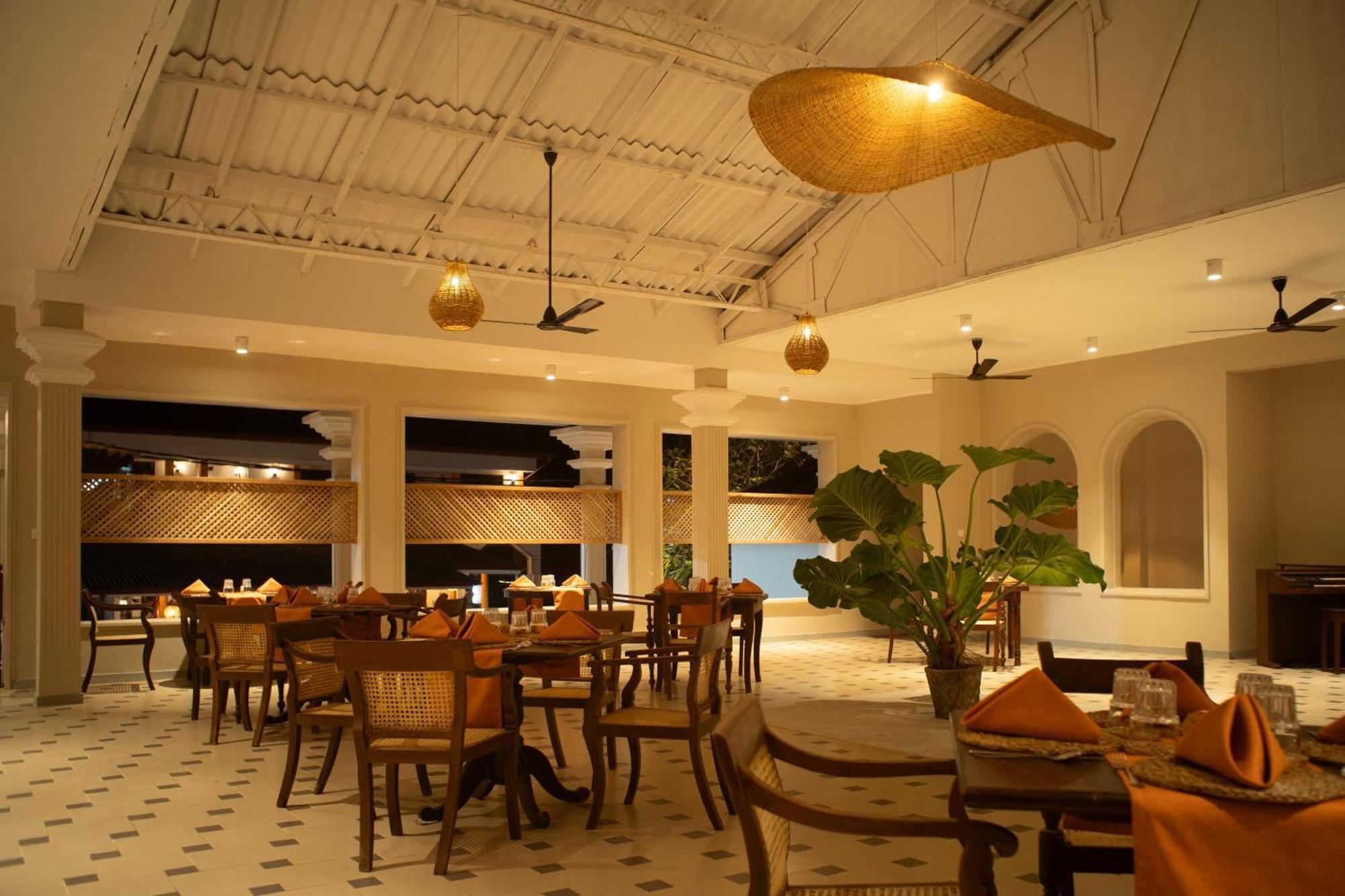Neevana Hotel ฮิกคาดูวา ภายนอก รูปภาพ