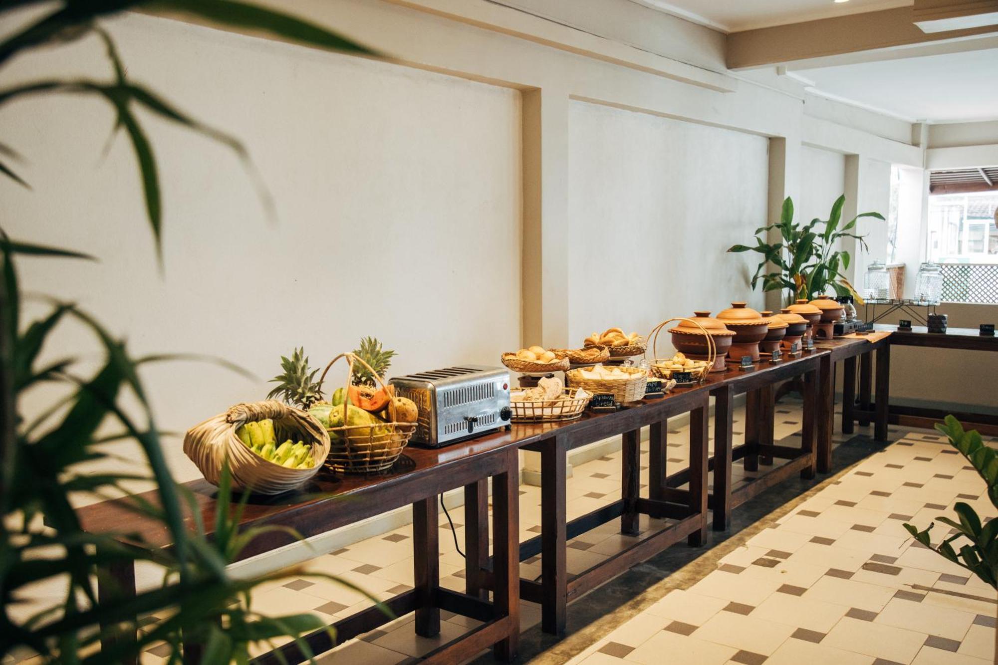 Neevana Hotel ฮิกคาดูวา ภายนอก รูปภาพ